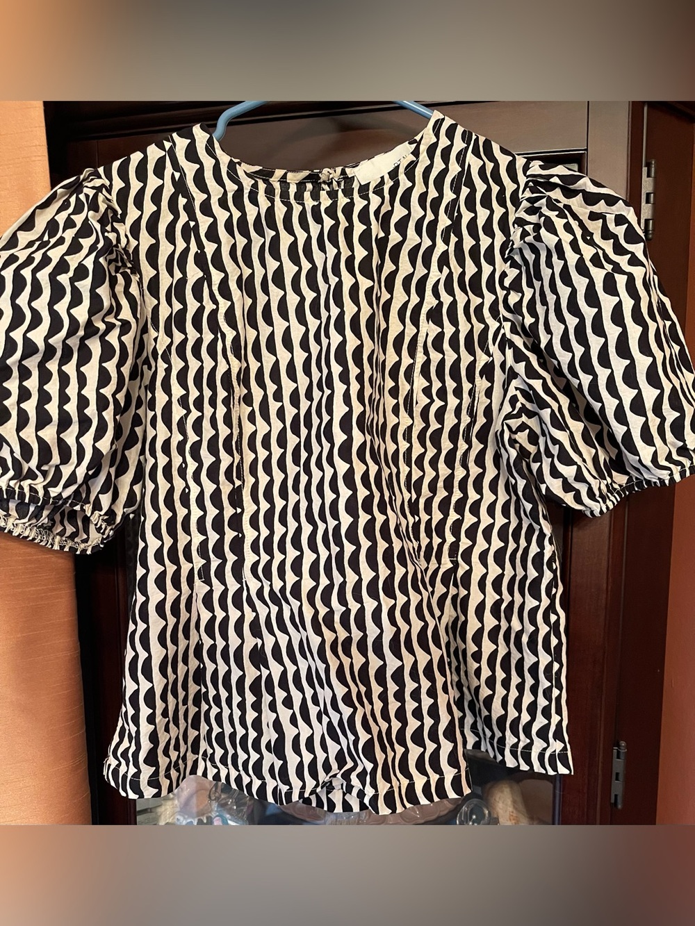 Pinch Design Black and White Puff Sleeve Geometric Top